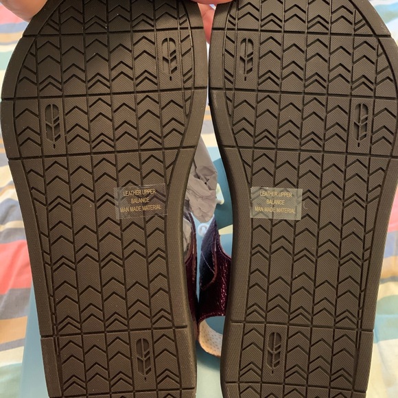 ⭐️ Revitalign women’s 7 purple Excursion sandals NWT - Picture 4 of 9